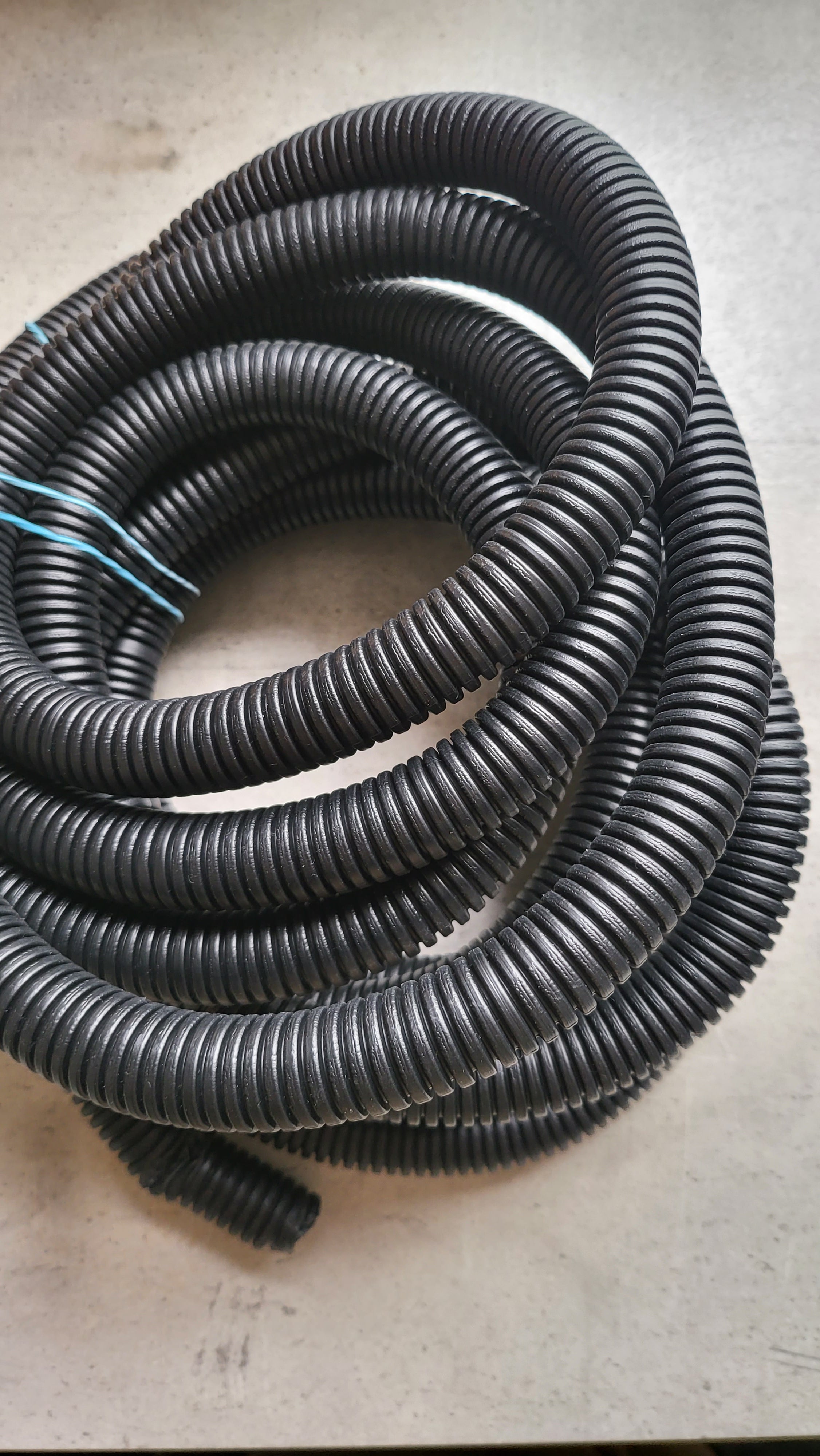 1m Kabelschutz/Wellrohr 13/14mm innenTools2Camp