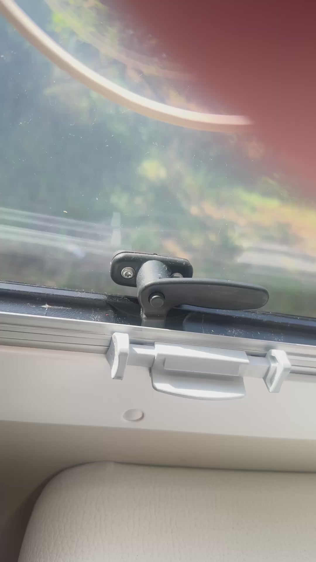 Fensterknebelsicherung für Caravan-Fenster (neue, verstärkte Variante)